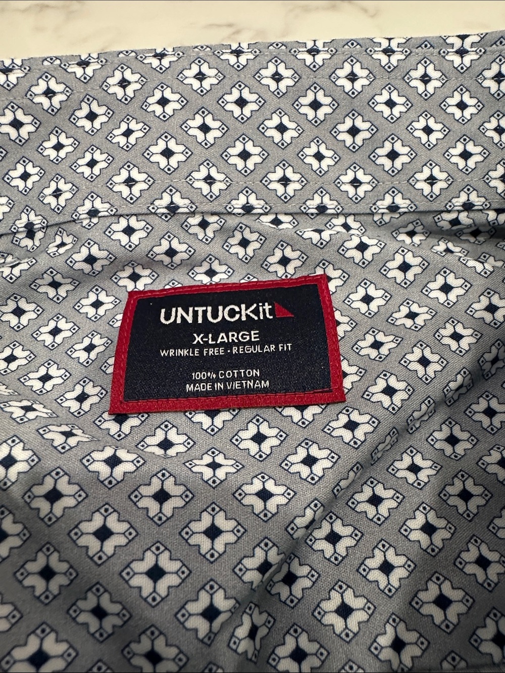 UNTUCKit Men's Short-Sleeve Button-Down Shirt - Gray Geometric Print - Picture 5 of 11